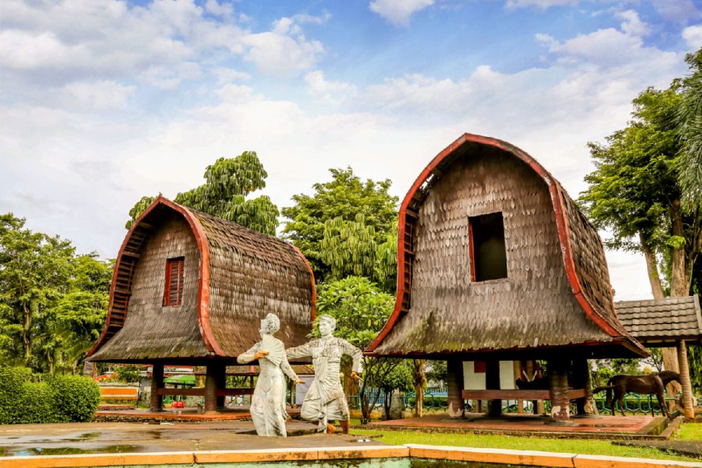 Rumah Adat Karya Bakti